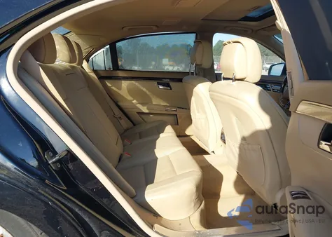 2013 Mercedes-Benz S 550 z USA, uszkodzony, nr VIN WDDNG7DB1DA513575